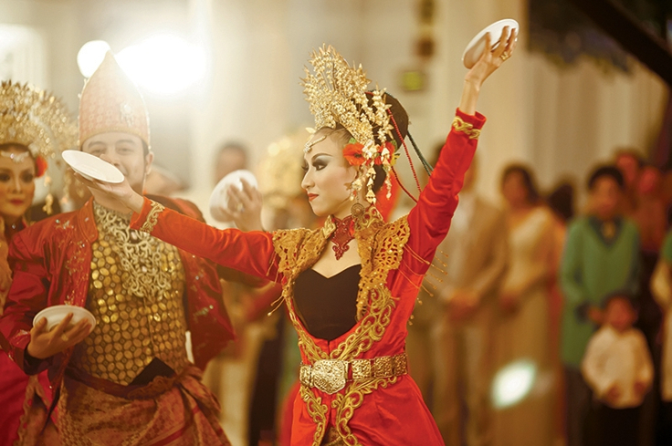 Wonderful Indonesia: What is the epic Tari Piring or the Plate Dance mainly famous about? 